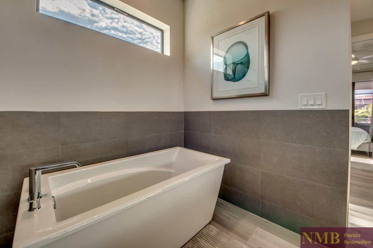 Ferienhaus-Chamo-Cape-Coral_41-Master Bathroom